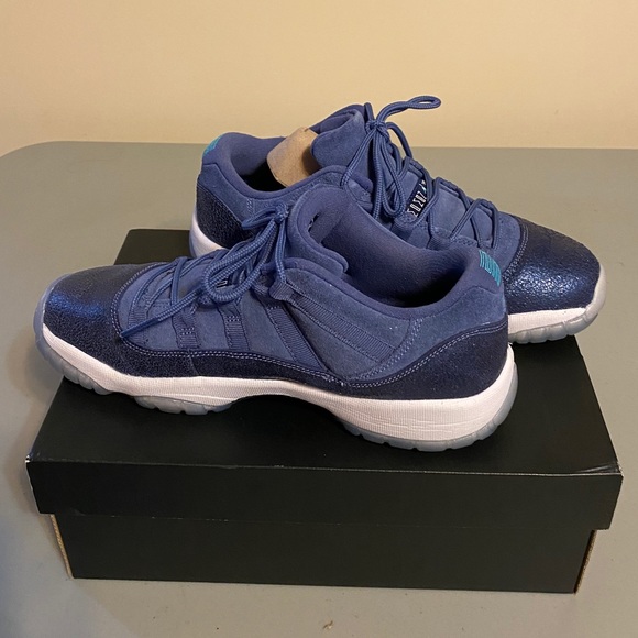 Jordan 11 Blue Moon - Picture 3 of 5